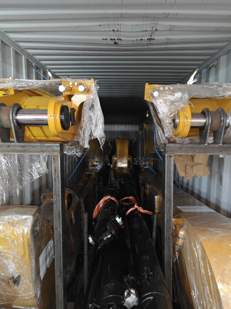 Loaded Mini Excavator Arms Into A 45Hq Container1